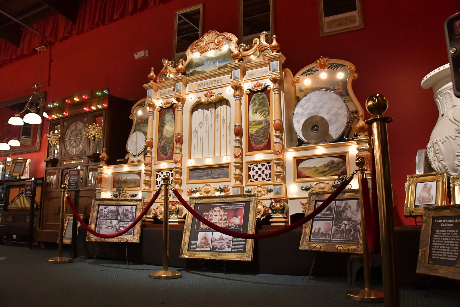 Carousel and Music Hall | Volo Museum